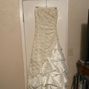 I am selling my prom dress